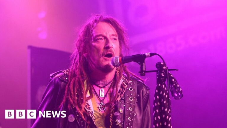 Cancer diagnosis singer in 'positivity' plea Cancer diagnosis singer in 'positivity' plea