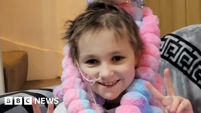 Girl who set 250,000 birthday card record dies
