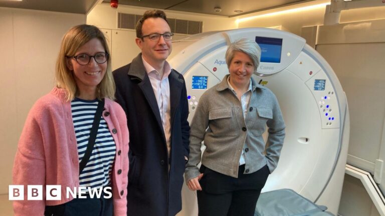 Mobile lung clinic 'detecting cancer early'