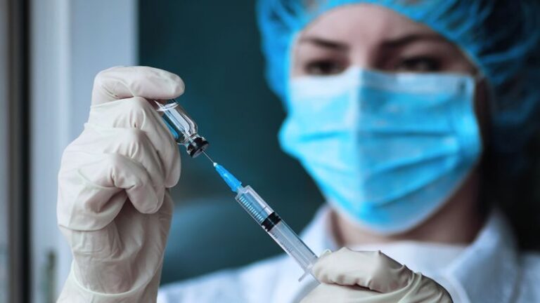 Concomitant COVID-19 Vaccination Tied to Improved OS with Immunotherapy