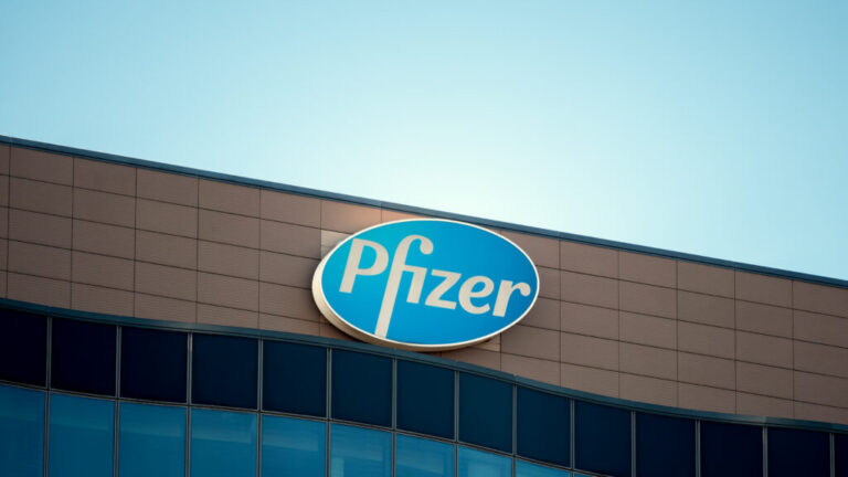 Closely watched Pfizer lung cancer drug falls short in clinical trial Closely watched Pfizer lung cancer drug falls short in clinical trial