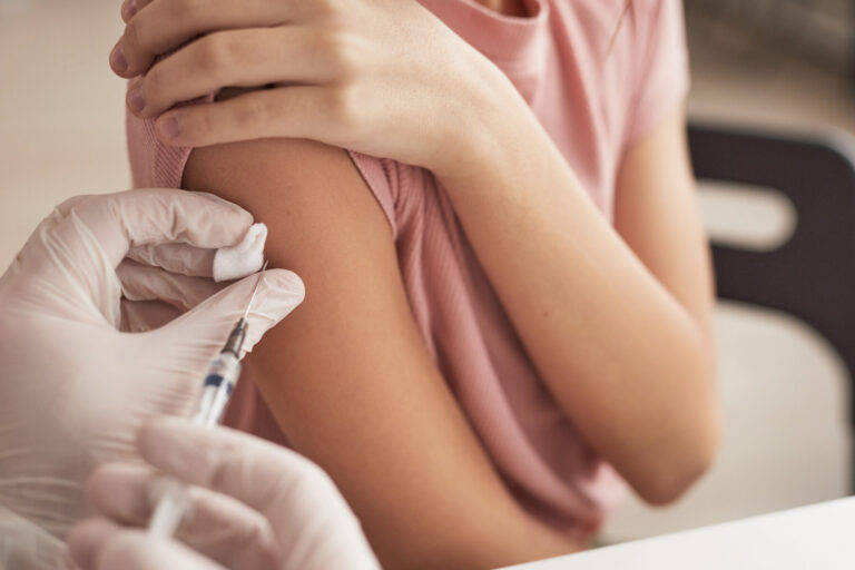 New data shows the HPV vaccine is saving lives from cervical cancer – Cancer Research UK New data shows the HPV vaccine is saving lives from cervical cancer - Cancer Research UK