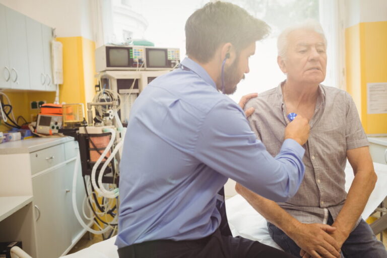 Lung Cancer: Symptoms, Types, Stages and Treatment Guide